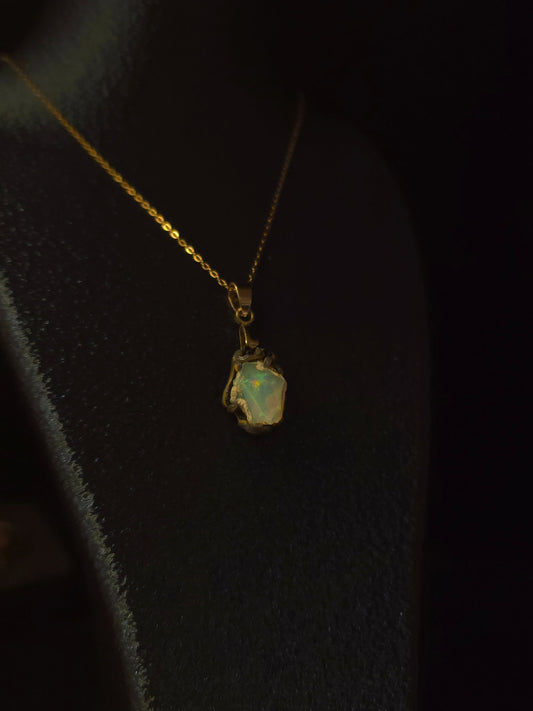 Ember Ild Opal Vedhæng — OPJ-001