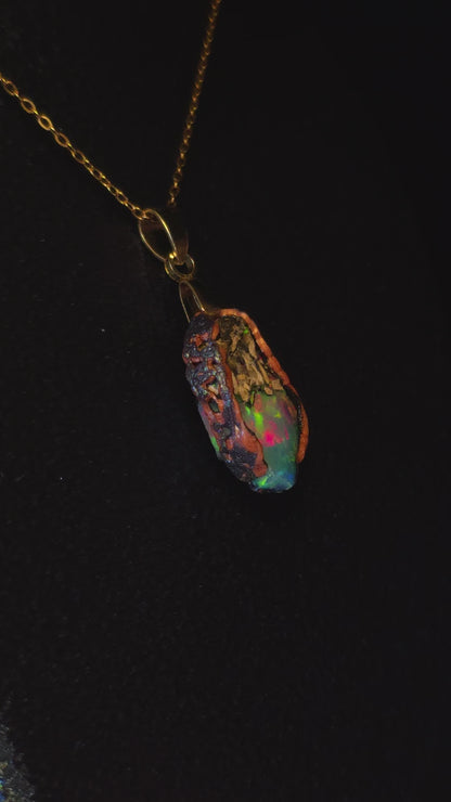 Aurora Sweep — Handmade Opal Pendant, Full-Spectrum Play