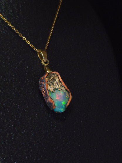 Aurora Sweep — Handmade Opal Pendant, Full-Spectrum Play