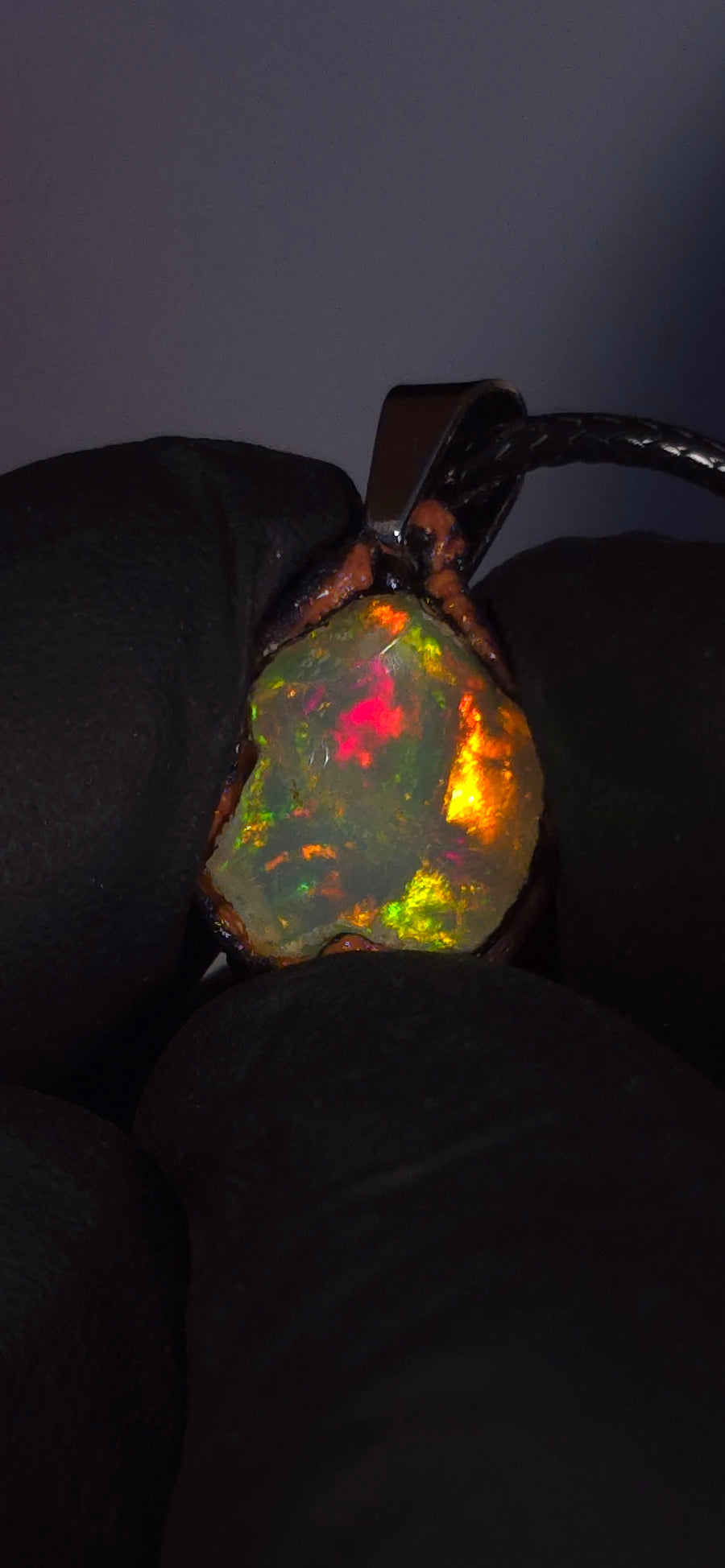 Opal Necklace — Broad Multicolour Flashes, Clear Body