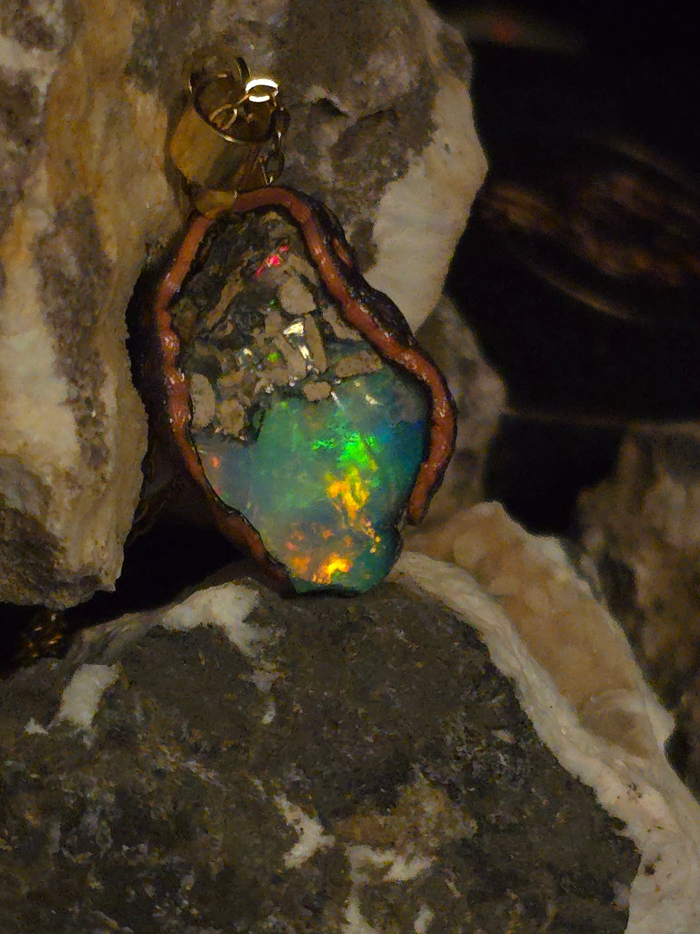 Aurora Sweep — Handmade Opal Pendant, Full-Spectrum Play