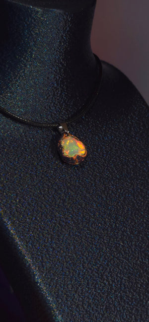 Opal Necklace — Broad Multicolour Flashes, Clear Body