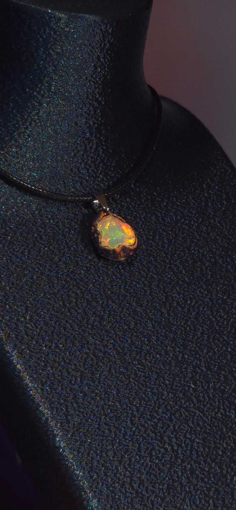 Opal Necklace — Broad Multicolour Flashes, Clear Body