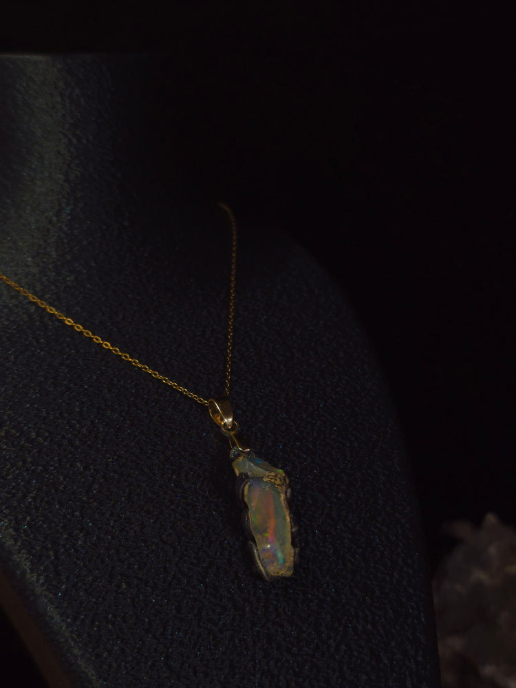 Winter Sea — Handgemaakte Opaal Hanger, Drijvend Bleekblauw Licht