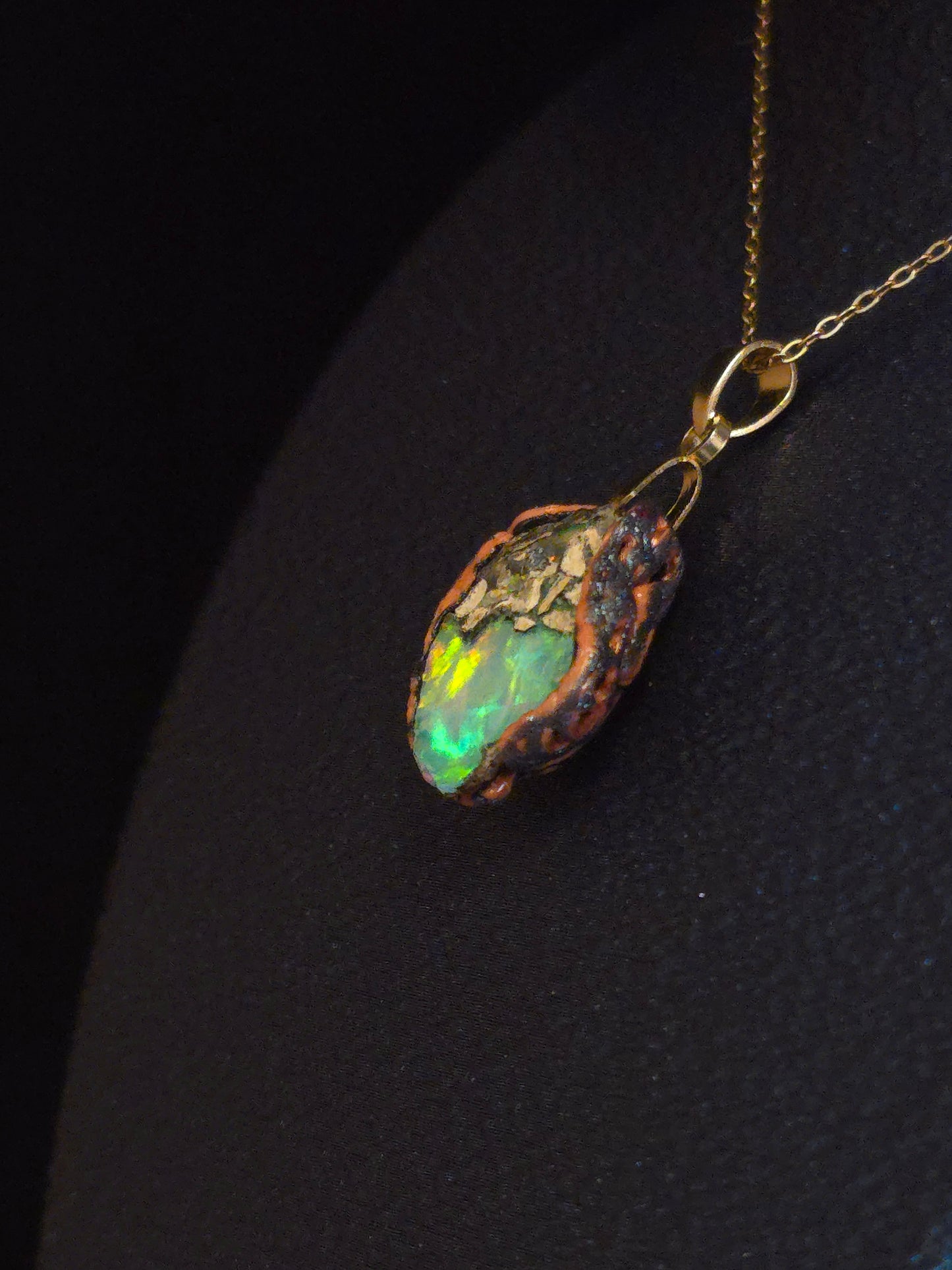 Aurora Sweep — Handmade Opal Pendant, Full-Spectrum Play