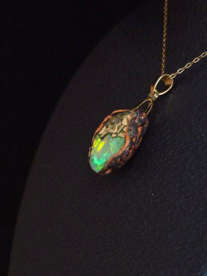 Aurora Sweep — Handmade Opal Pendant, Full-Spectrum Play